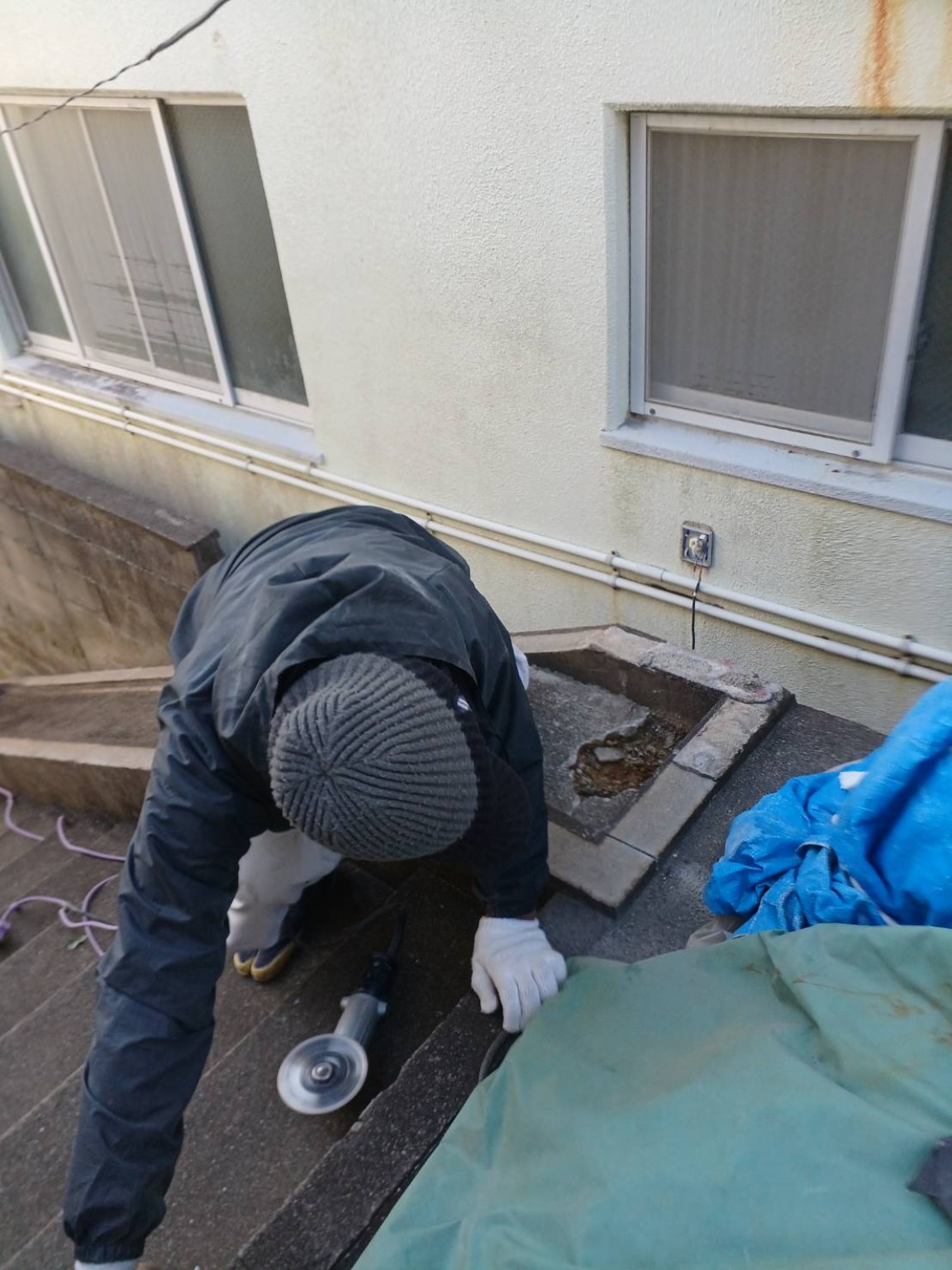 解体撤去途中のスロープ修繕工事