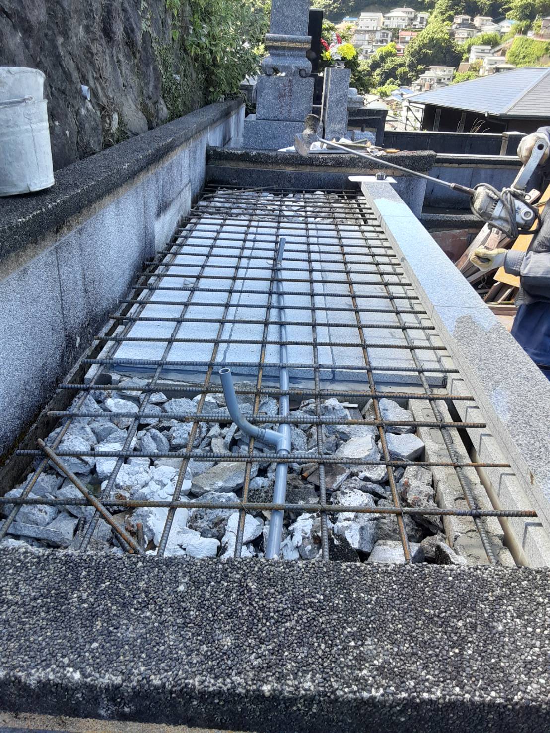 納骨室天井板の下準備工事